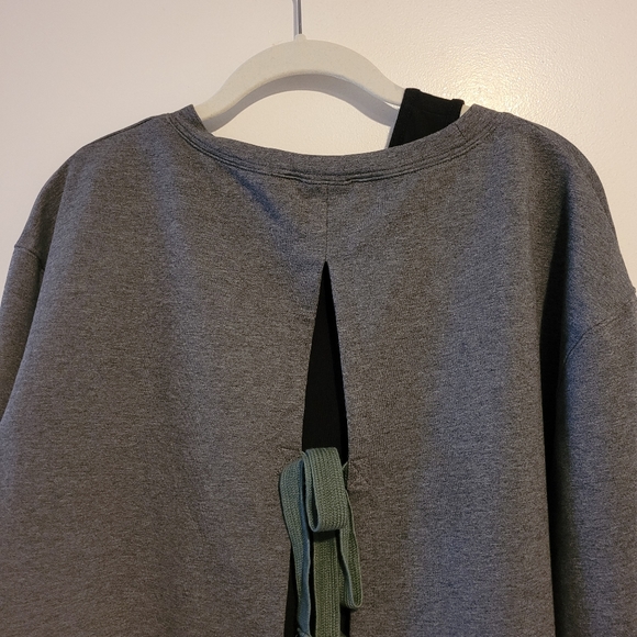 WALTER BAKER Grey Cropped Sweatshirt (open back with ties/great for layering) - Picture 3 of 11
